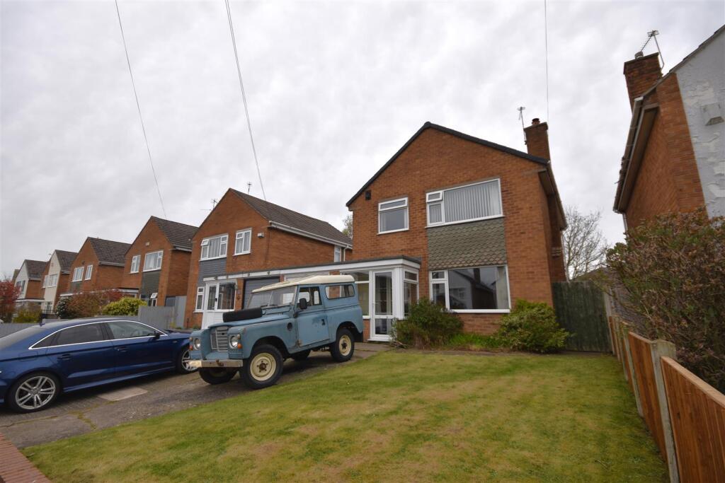 Main image of property: Meadow Lane, Willaston, Neston