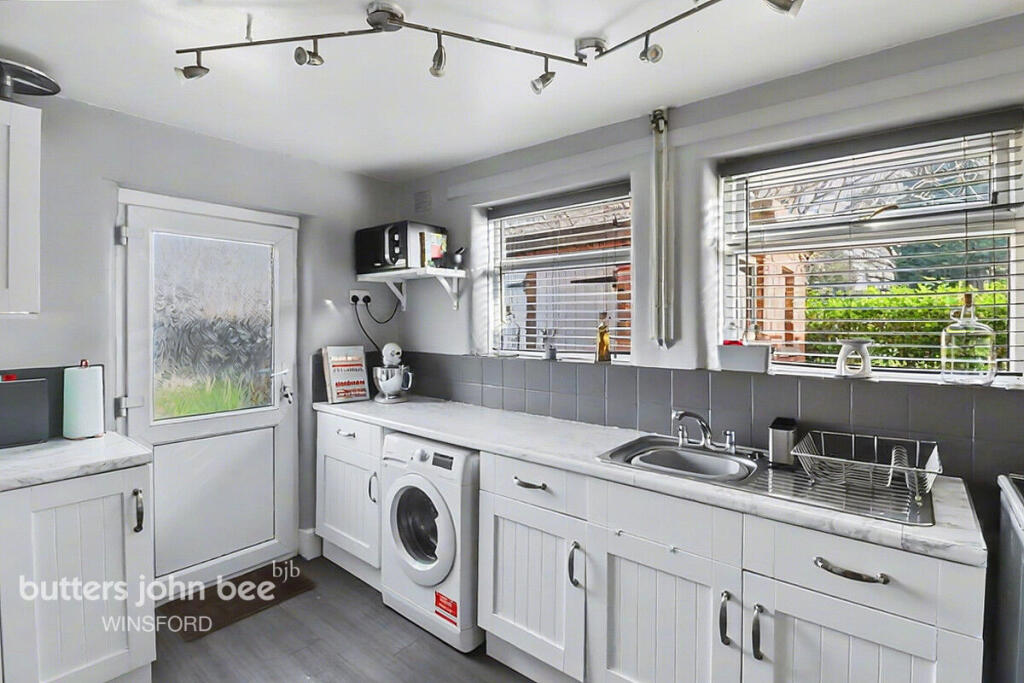 Newall Crescent, Winsford photo 3