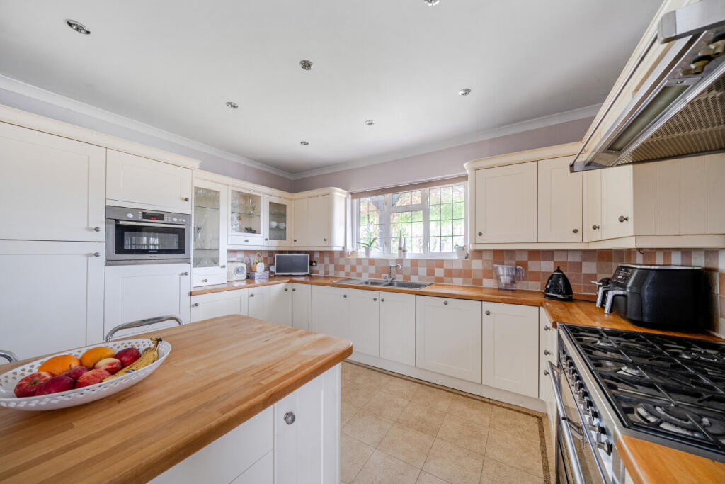 Sandiland Crescent, Hayes, Kent, BR2 photo 5