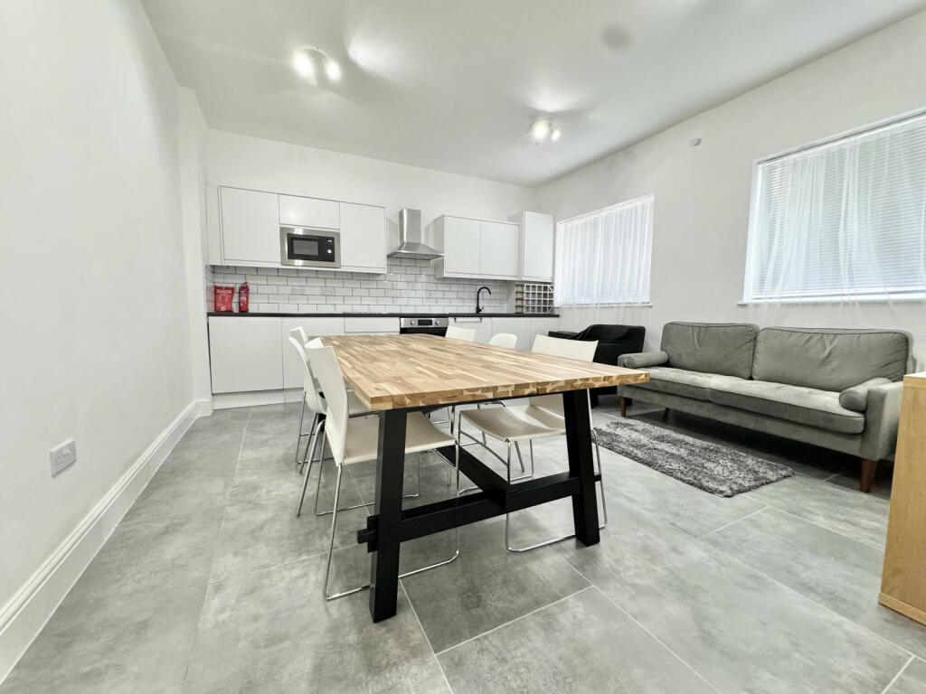 House in London - View 2