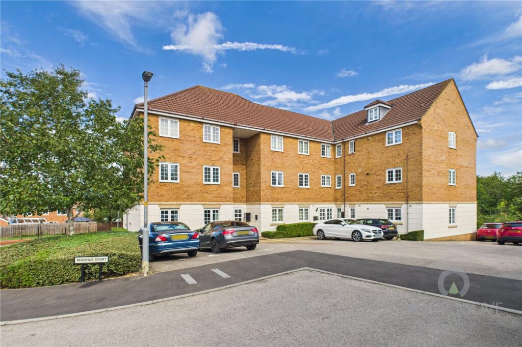 2-bed flat on Redgrave Court, Wellingborough, NN8, £140,000