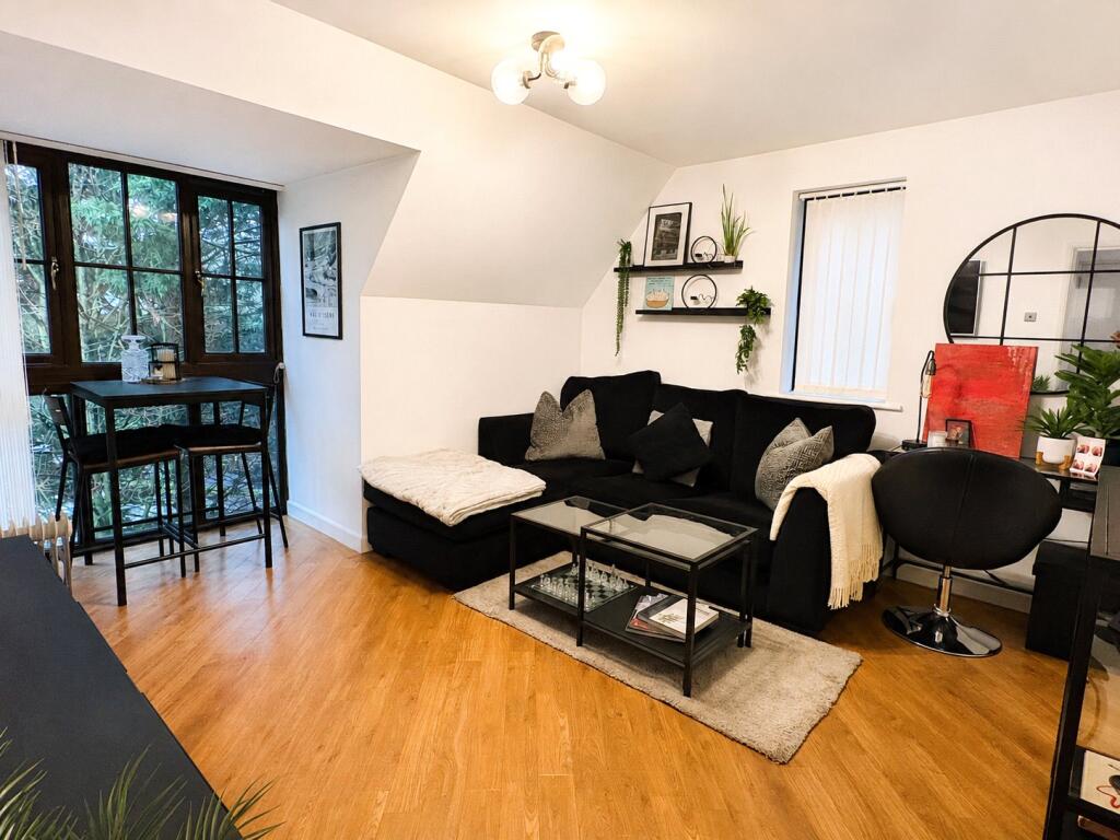 Apartment in Southend-on-Sea - View 5