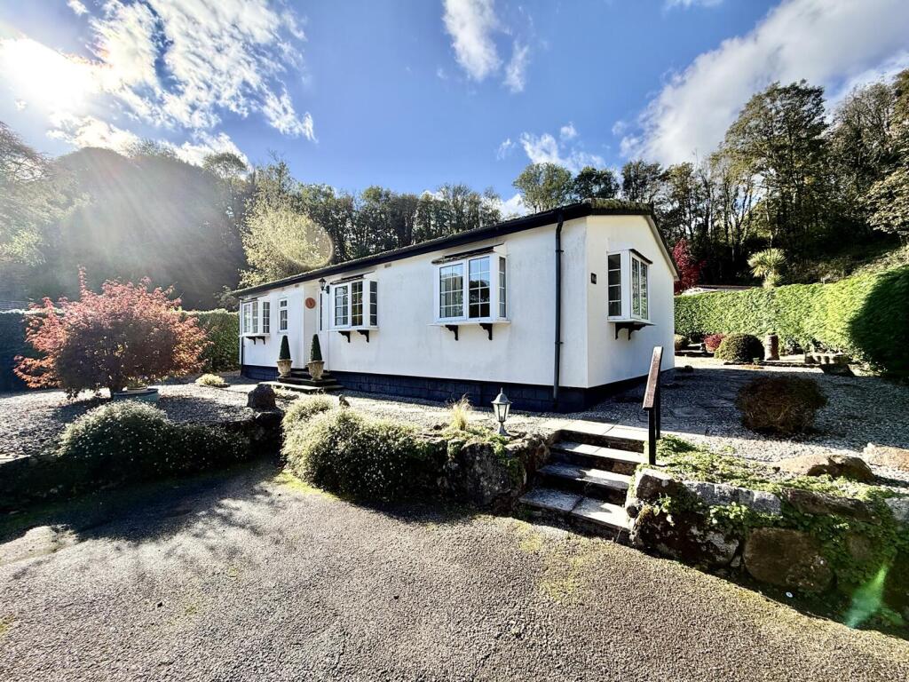 2-bed caravan on Cosawes Park Homes, Perranarworthal, Truro, £125,000