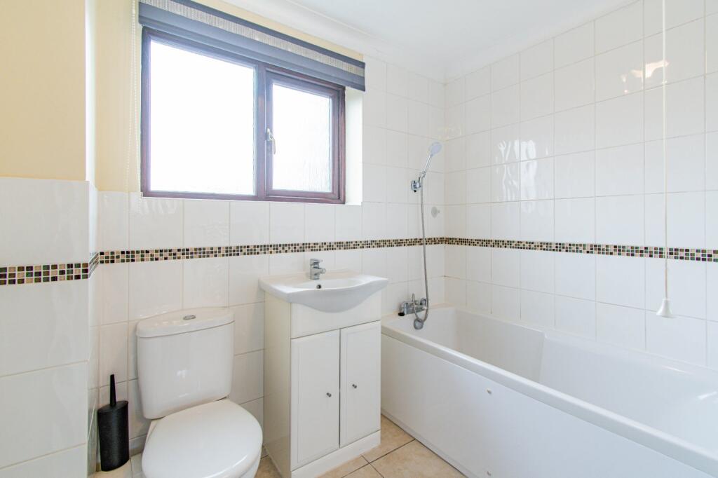 House in Kintbury, West Berkshire - More