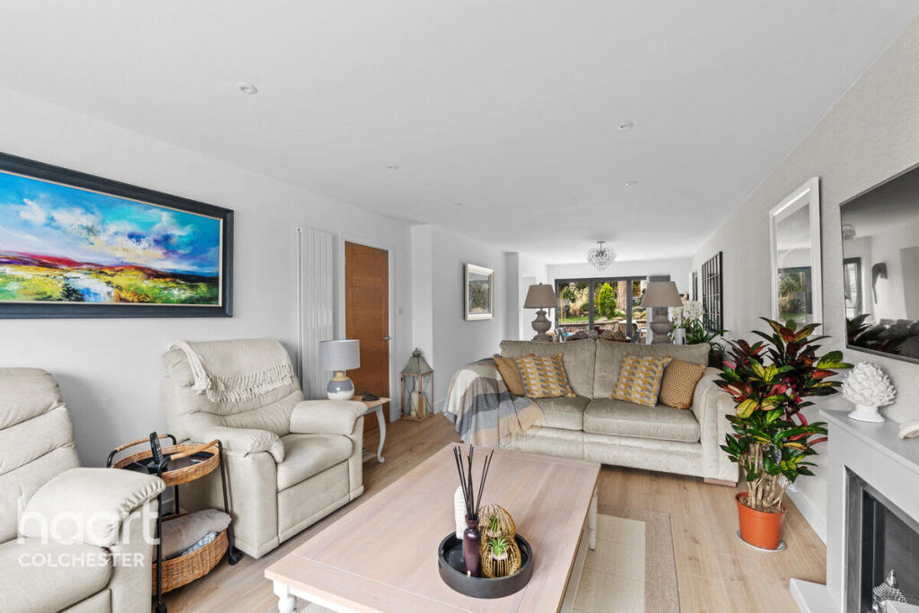 Oaks Drive, Lexden photo 4