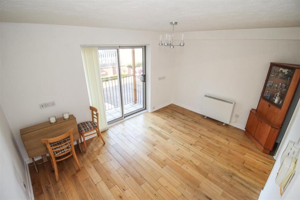 Chalkwell Park Drive, Leigh-On-Sea photo 2