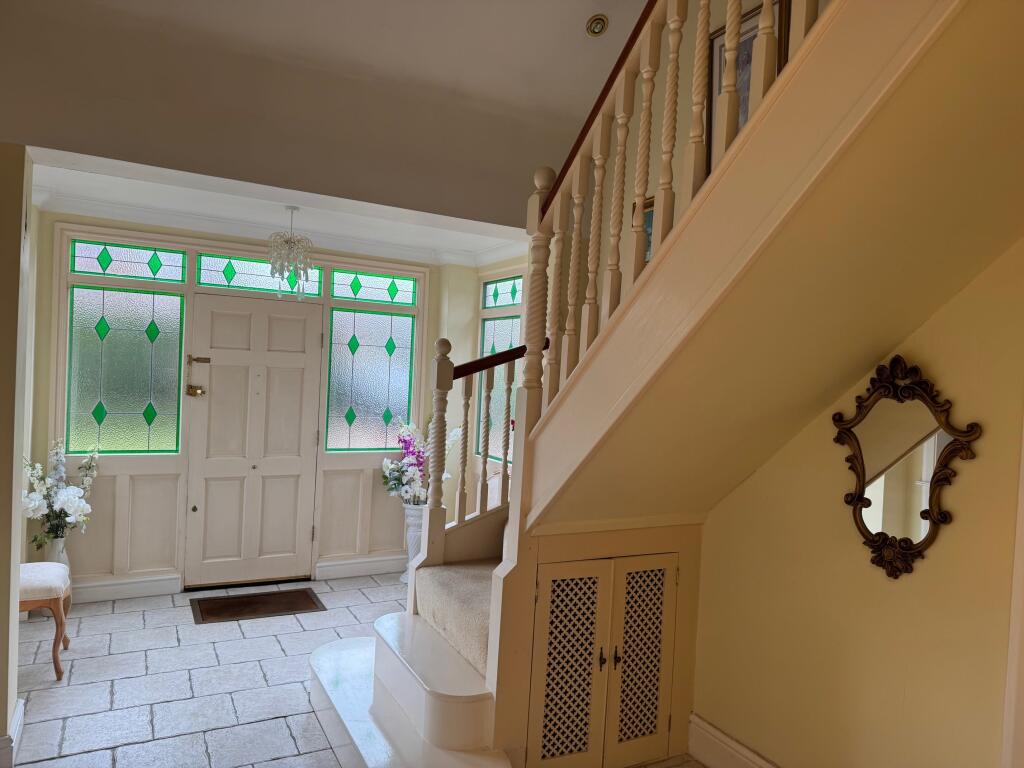 Hillside Crescent, Worksop photo 5