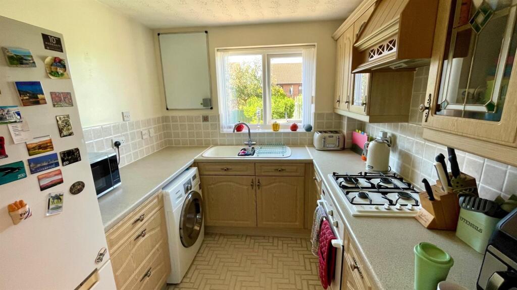 Beaumaris Drive, Llandudno photo 4