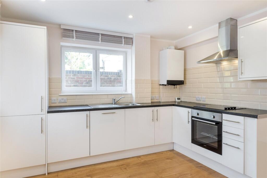 Apartment in London, Hatch End - View 2