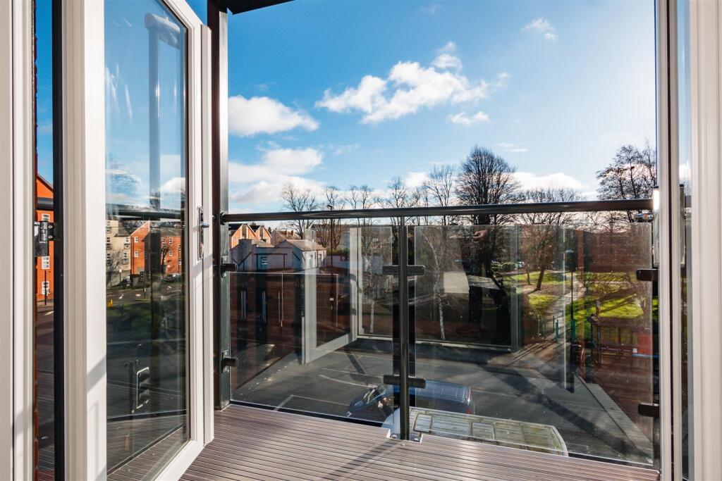 Apartment in Coventry - More