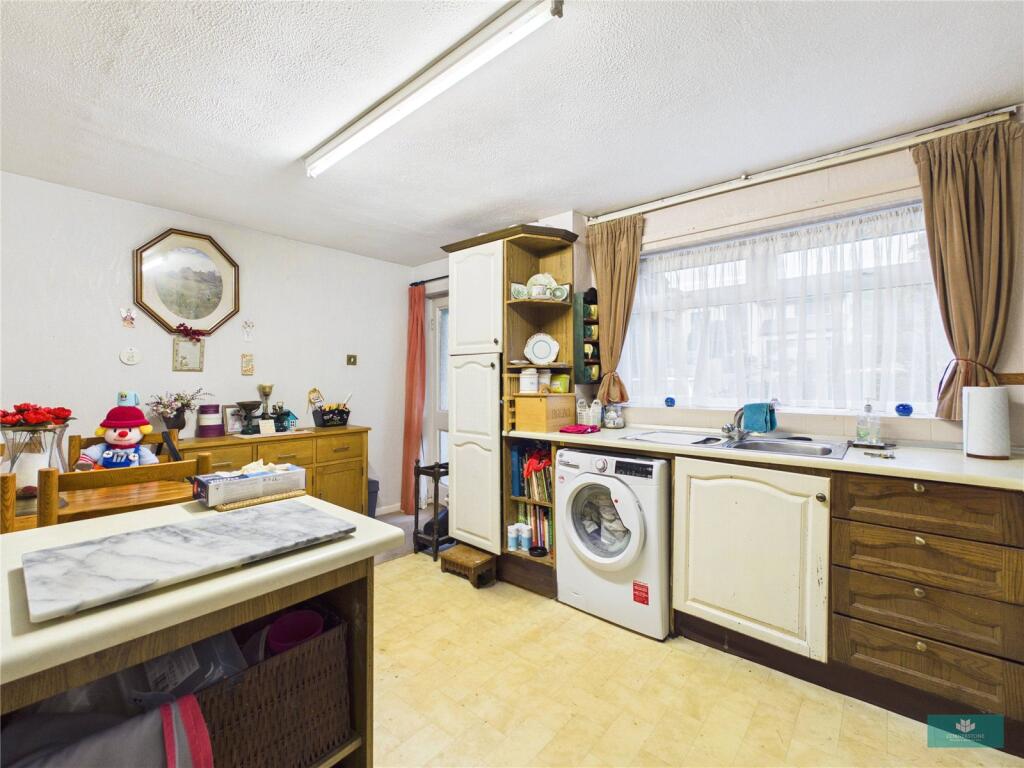 Hannerton Rd, Shaw, Oldham, OL2 photo 3