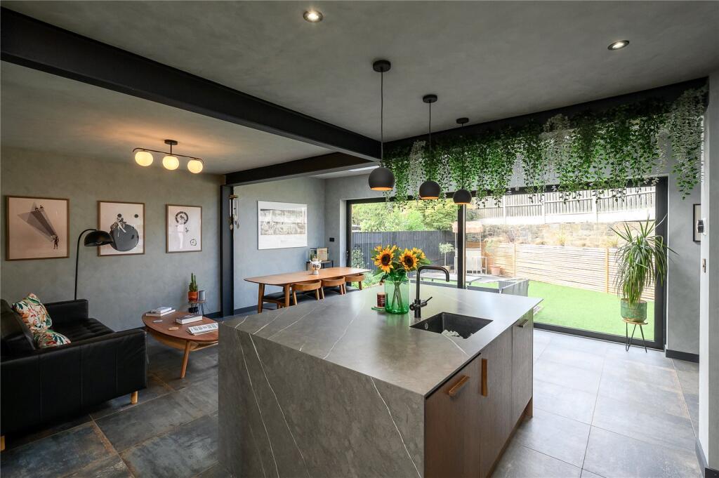 House in Leeds, Shadwell - View 2