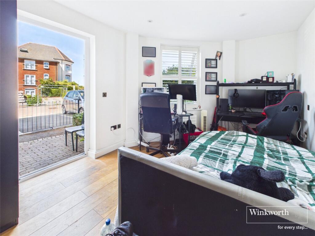 Sundial House, Carnegie Road, Newbury, Berkshire, RG14 - View 4