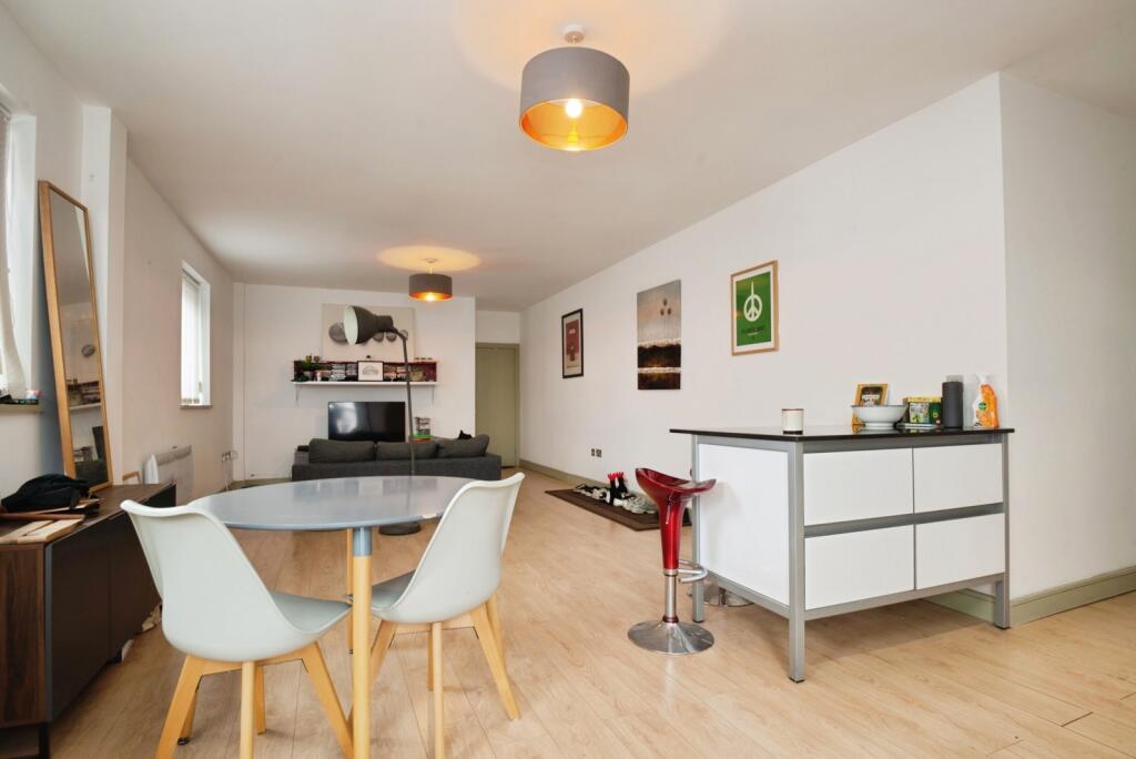 Apartment in Cardiff - View 2