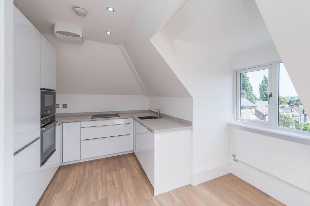 Main image of property: Brocco Bank, Sheffield, S11