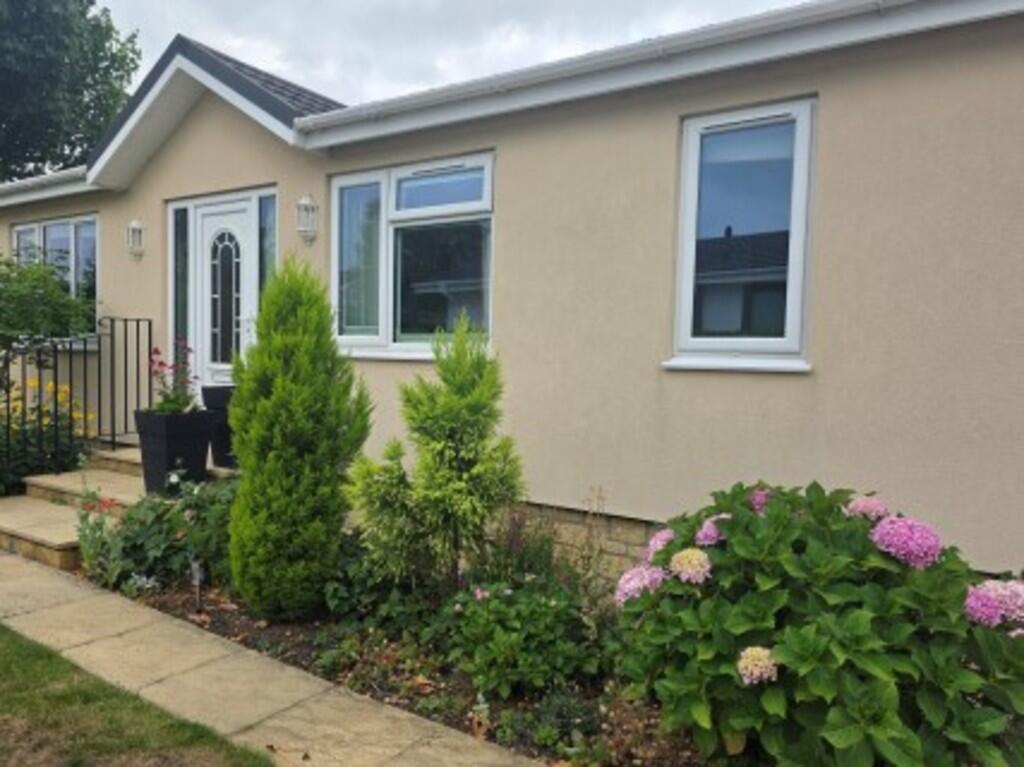 2-bed caravan on Cheltenham Road, Ashton-under-hill, £245,000