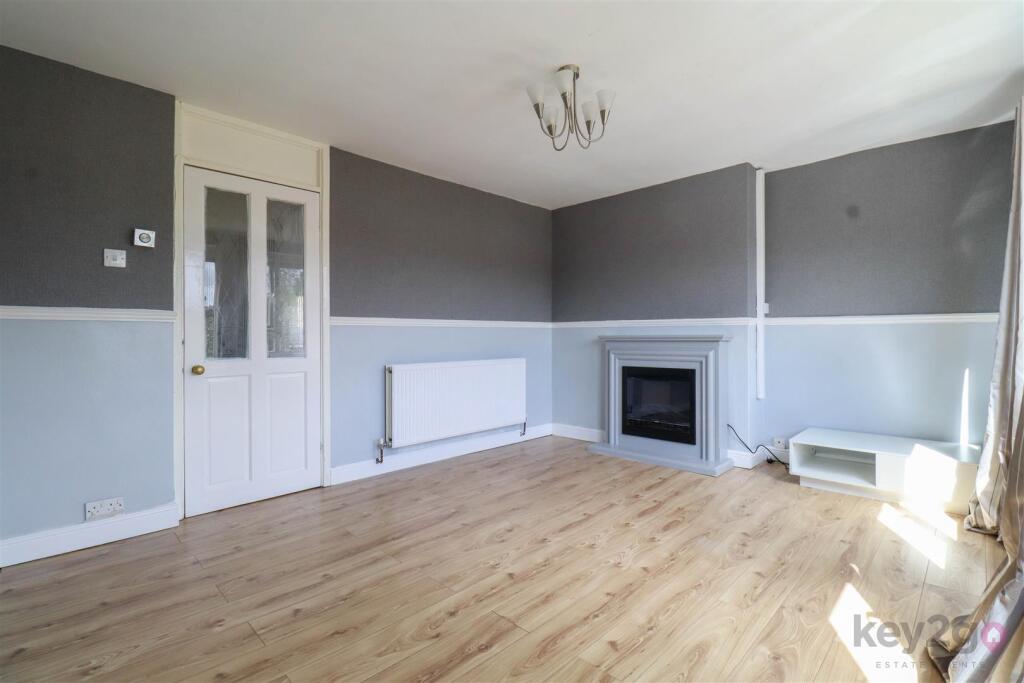 Apartment in Sheffield, Base Green, Gleadless - View 3