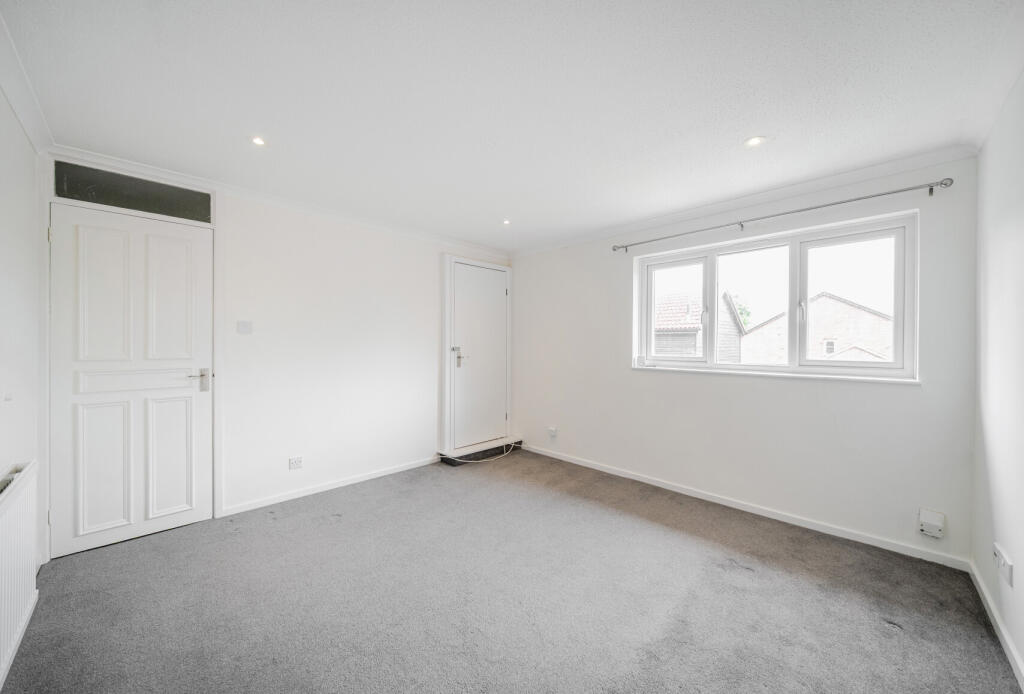Apartment in London, Roundshaw - View 3