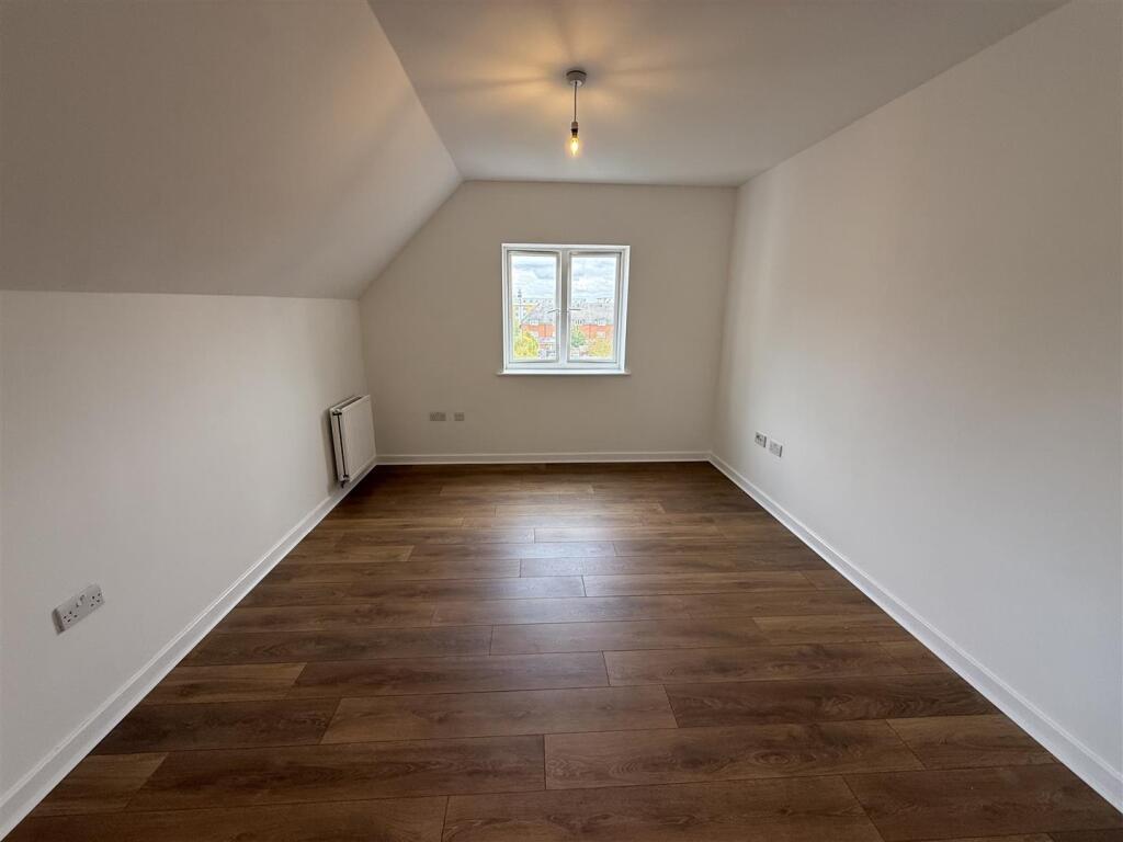 Apartment in Twickenham - View 2