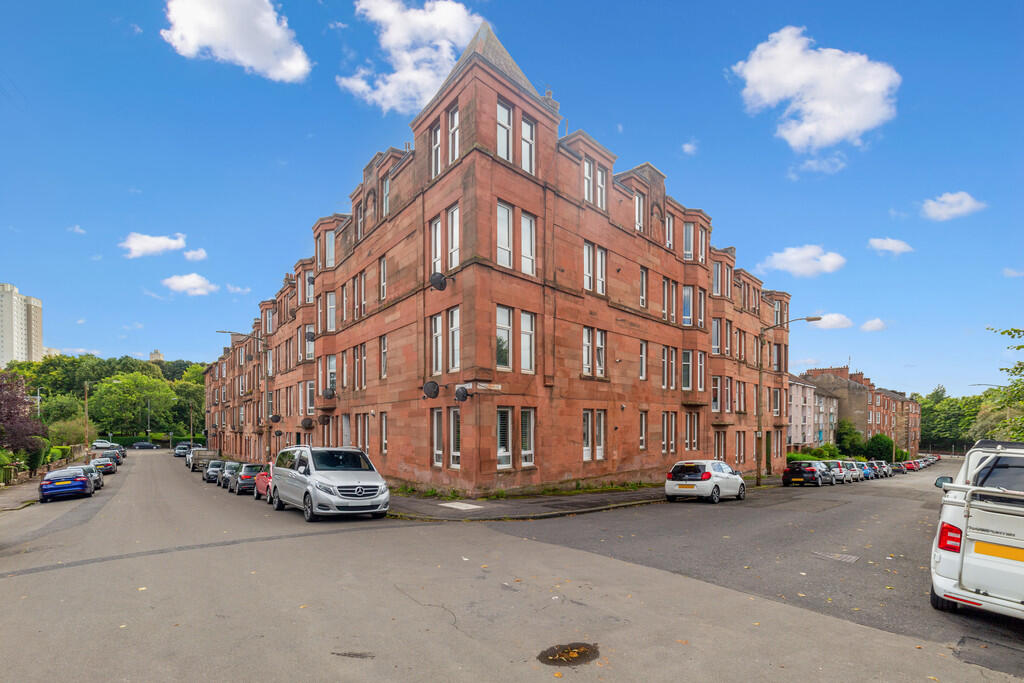 1-bed flat on 2/3, 26 Ellengowan Road, £150,000