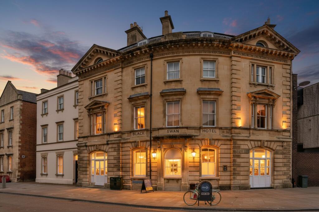 Main image of property: Commercial Road, The Black Swan, GL1
