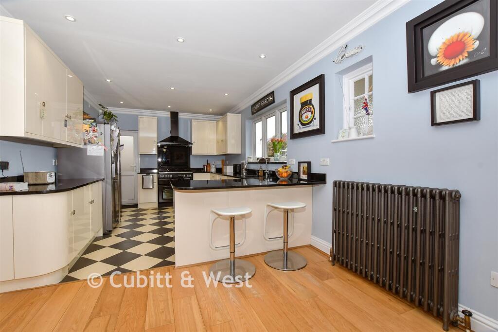 House in London, Carshalton-on-the-Hill - View 3