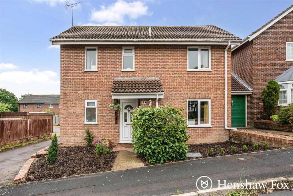 Main image of property: Launcelyn Close, North Baddesley, Hampshire