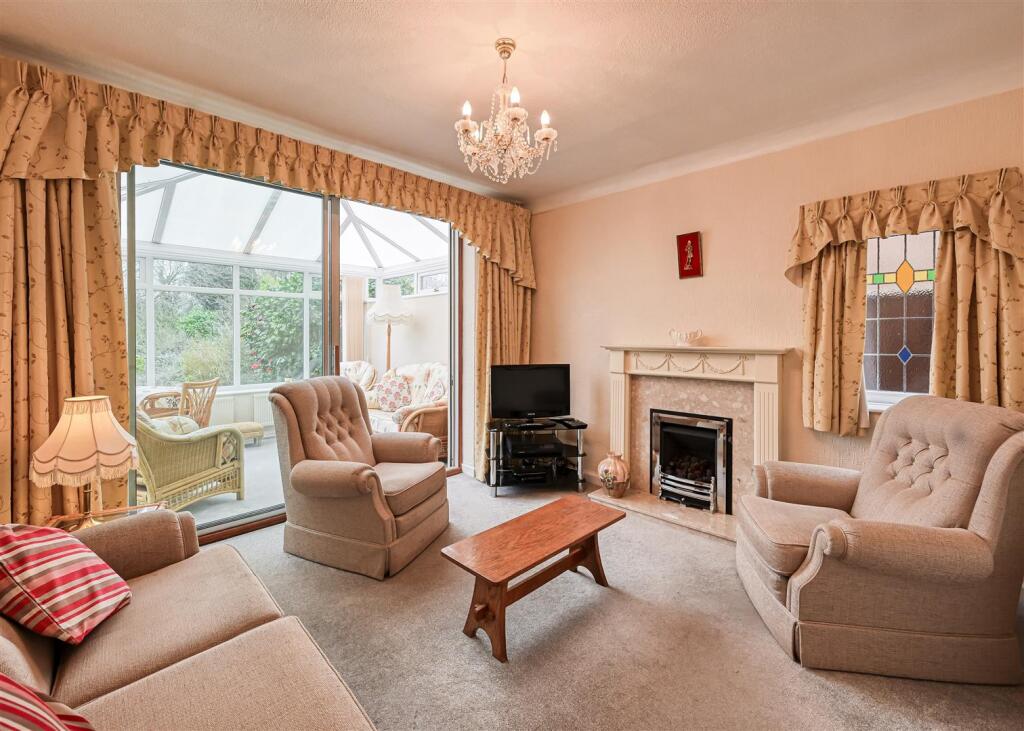 40 Cranford Road, Finchfield, Wolverhampton, WV3 8EP photo 2