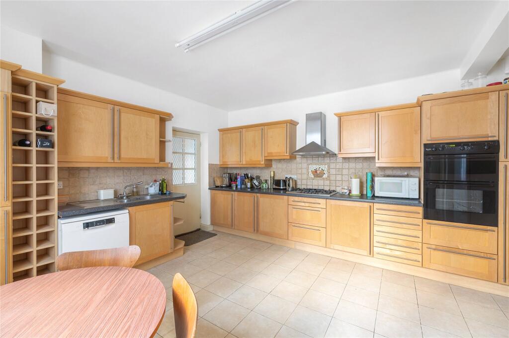Apartment in London - View 2