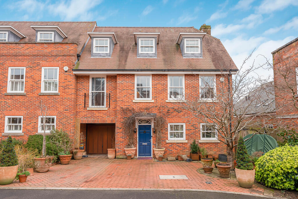 Miller Close, Redbourn, AL3