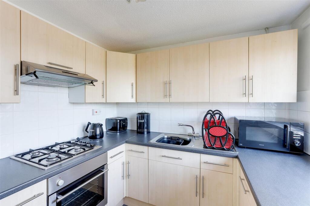 Balmoral Grove, Hucknall, NG15 photo 4