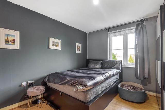 Apartment in Slough - View 5