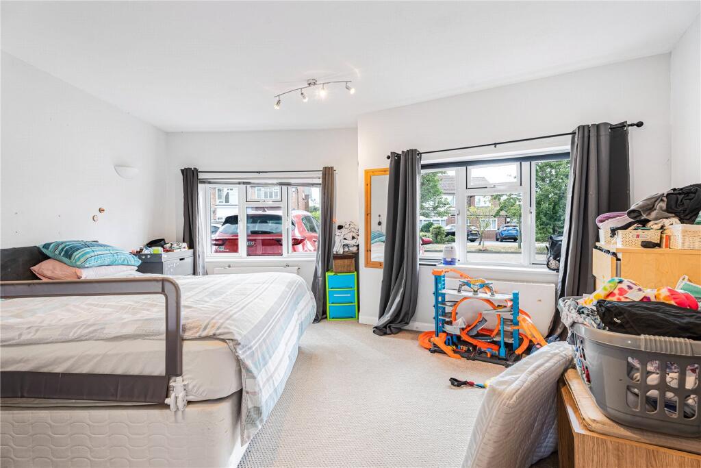 House in Sunbury-on-Thames, Surrey - View 4