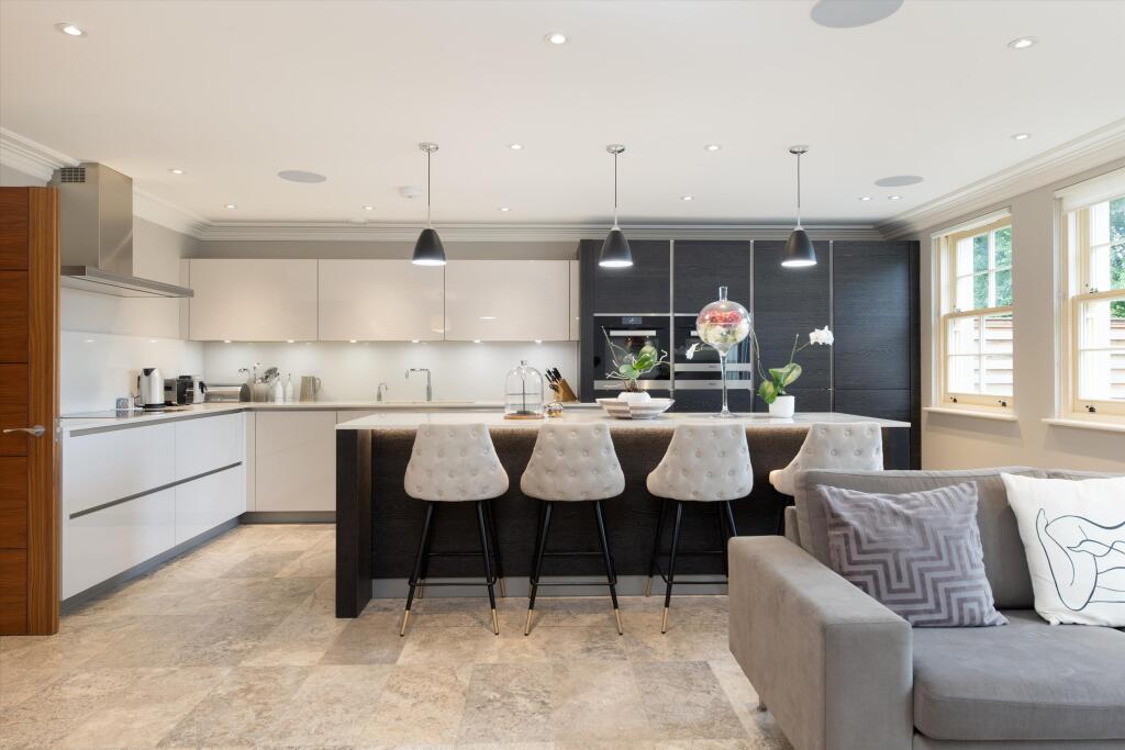 House in London, Copse Hill, Raynes Park - View 4