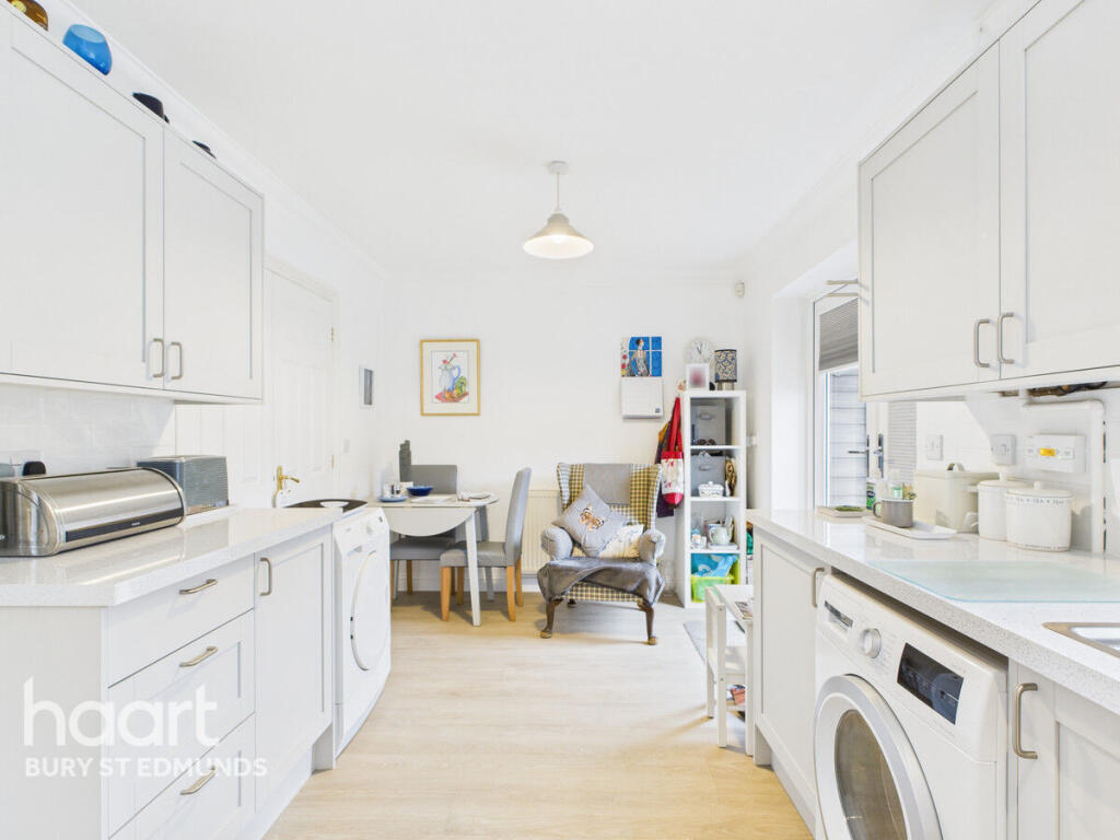 3-bed terraced on Cotton Lane, Bury St Edmunds, £325,000