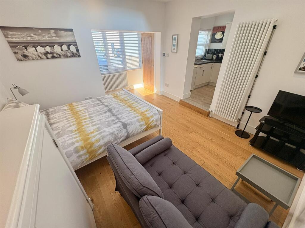 Apartment in Portsmouth, Southsea - View 4