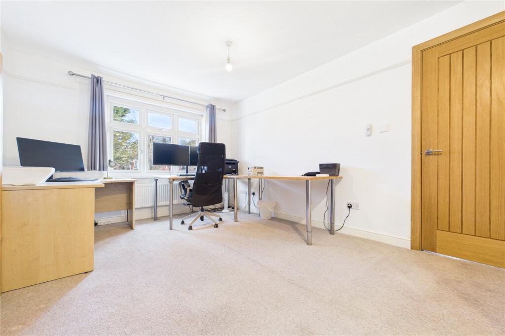 Kentwood Hill, Tilehurst, Reading, Berkshire, RG31 – další