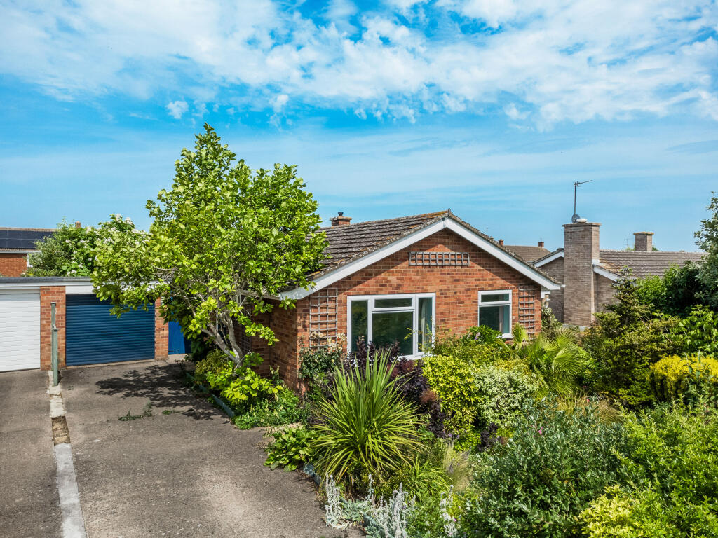 Main image of property: Cromwell Park, Over