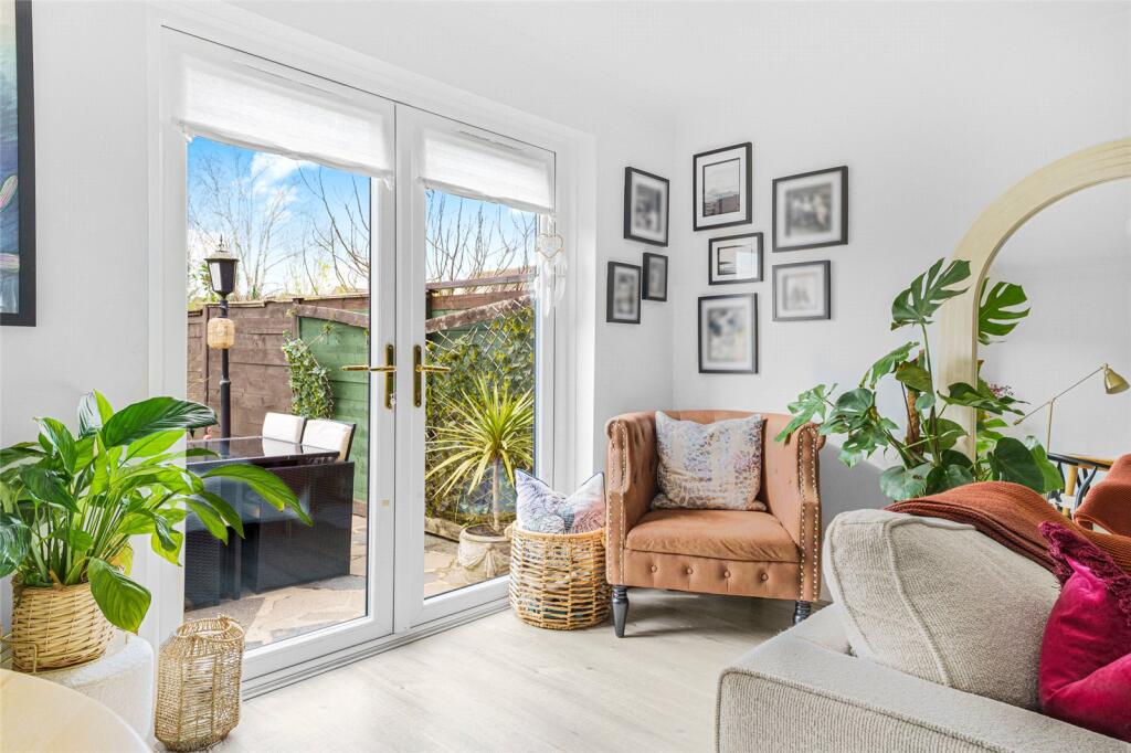 House in Watford, Garston - View 5
