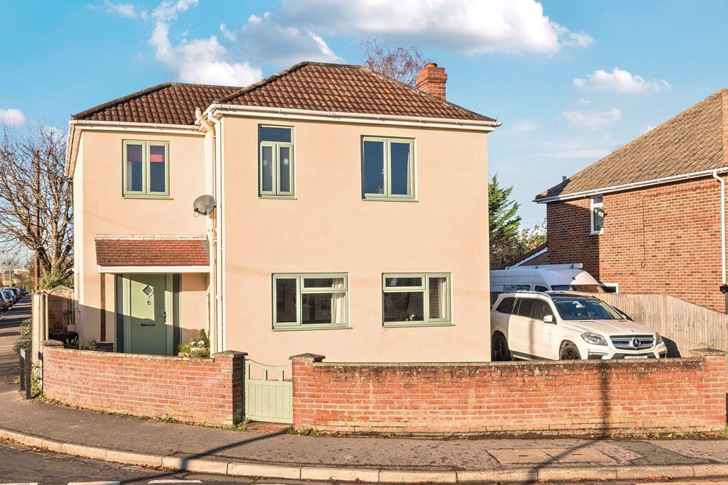 Main image of property: Mays Lane, Stubbington, PO14