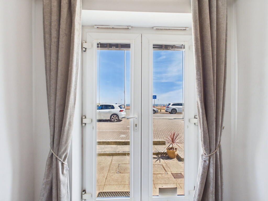 Apartment in Torquay - More