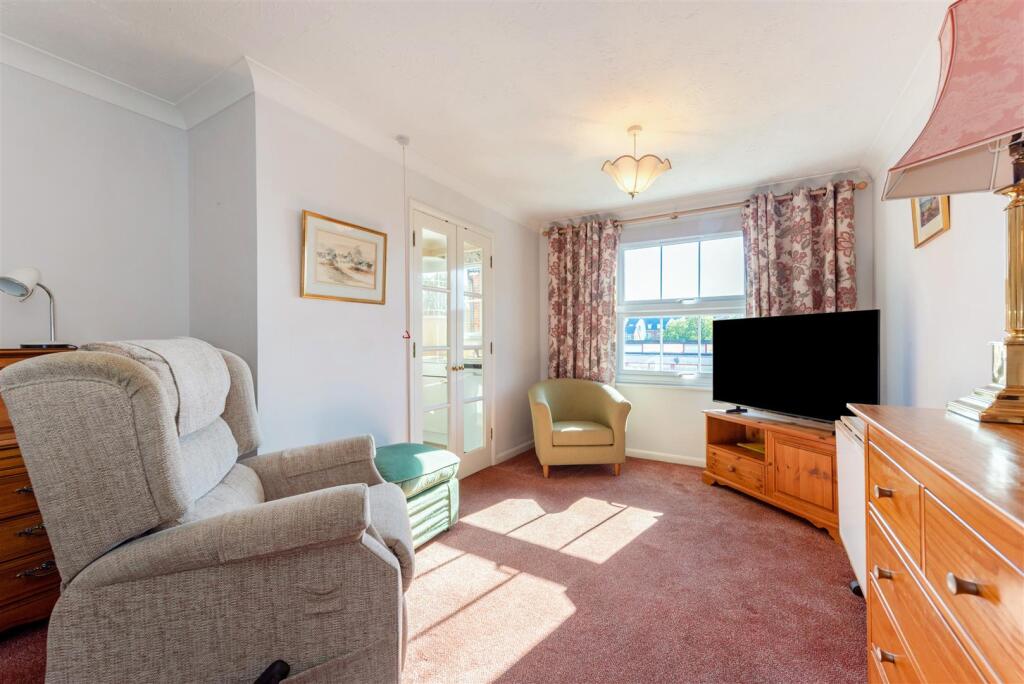 Apartment in Chichester - More