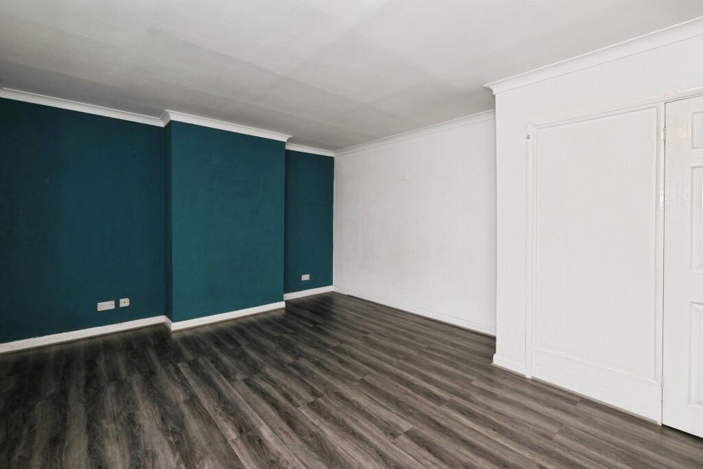House in Nottingham, Inham Nook, Chilwell - More