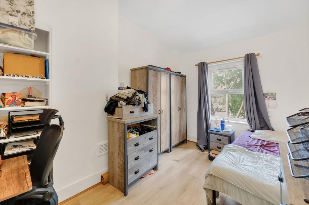 House in London - View 5