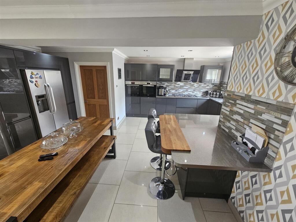 House in Cardiff, Caerau - More