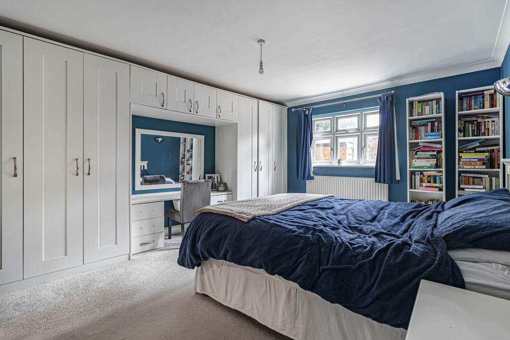 House in Dartford - More