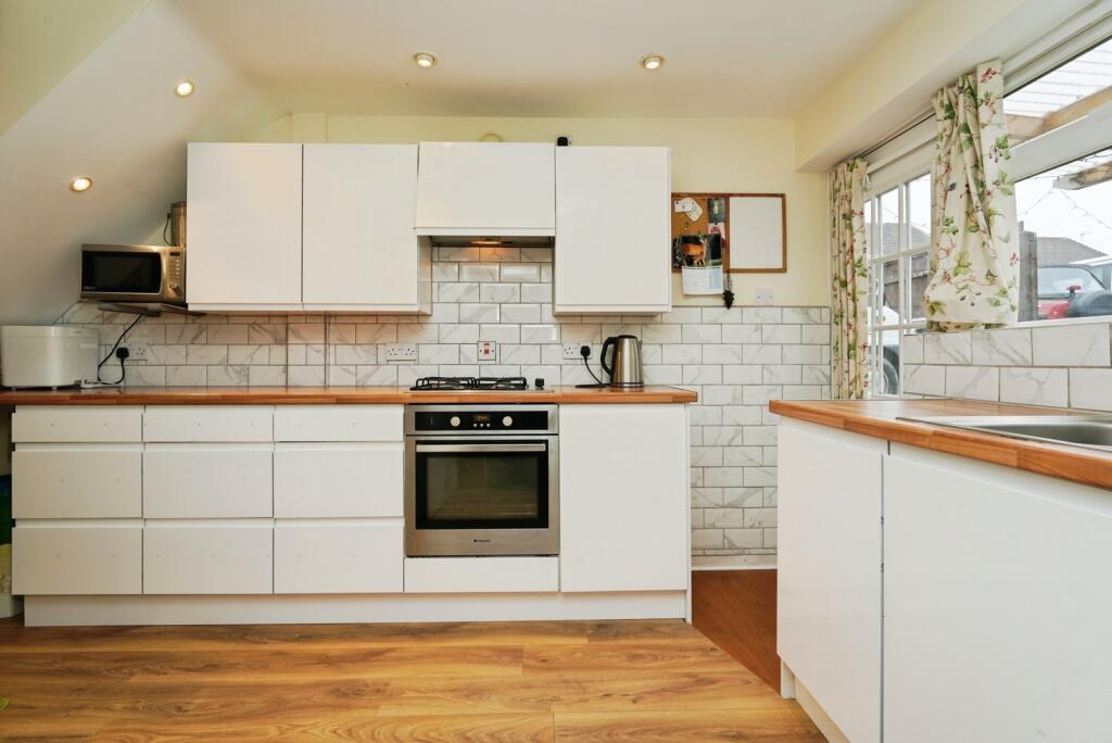 Castlefields Avenue, Charlton Kings, Cheltenham, Gloucestershire, GL52 - View 4