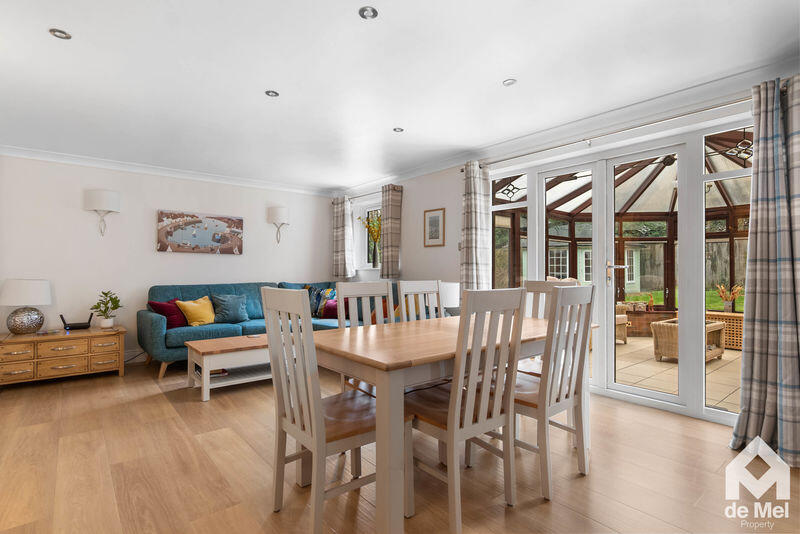 Yarlington Close, Bishops Cleeve, Cheltenham, Gloucestershire, GL52 photo 4