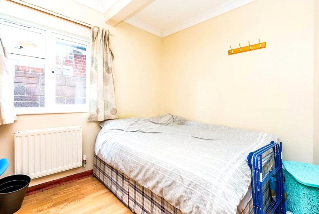 Upper Shaftesbury Avenue, Southampton, Hampshire, SO17 - More