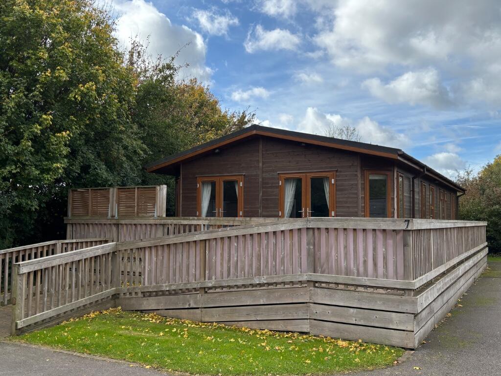 3-bed caravan on 7 The Paddock, Brokerswood, BA13 4EH, £85,000
